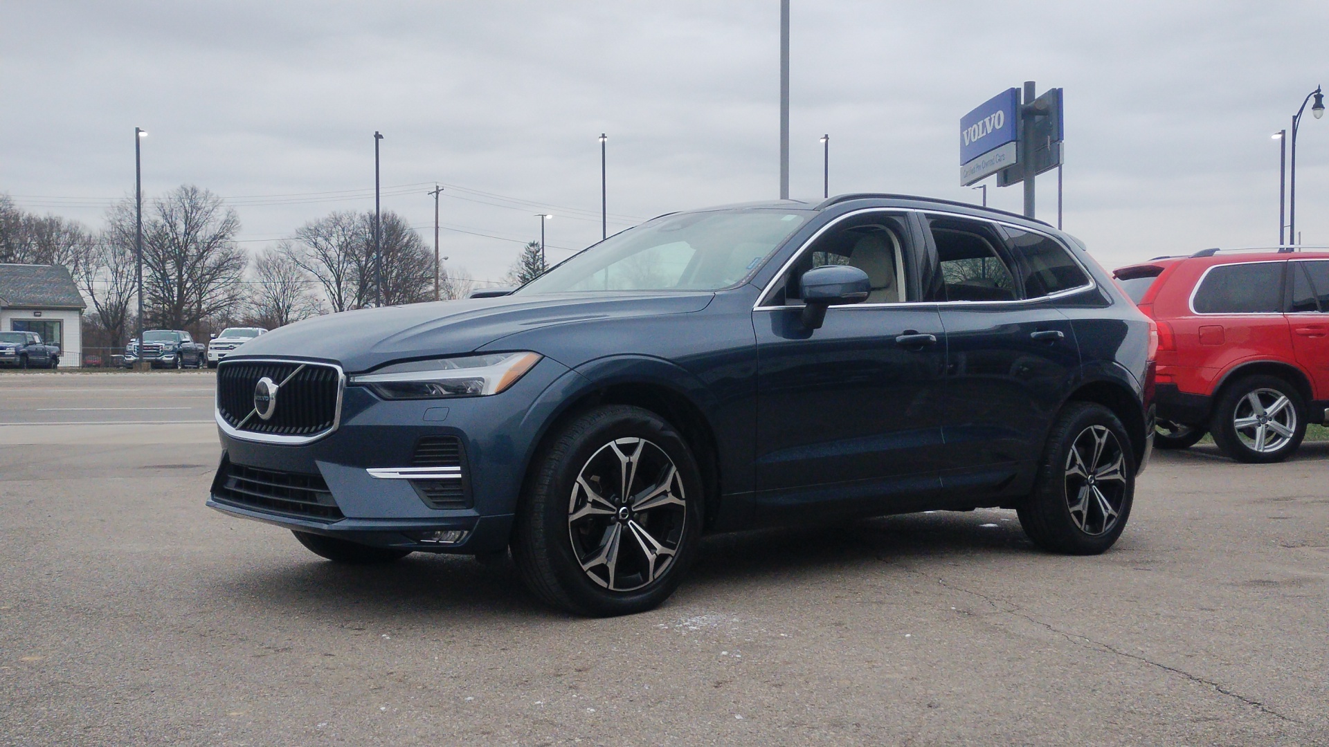 2022 Volvo XC60 B5 Momentum 5