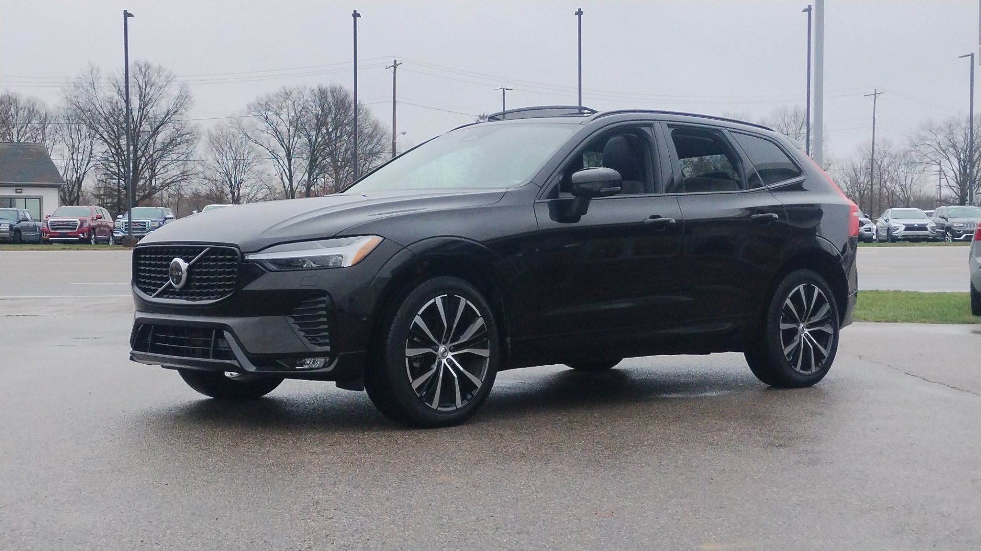 2024 Volvo XC60 B5 Plus Dark Theme 5