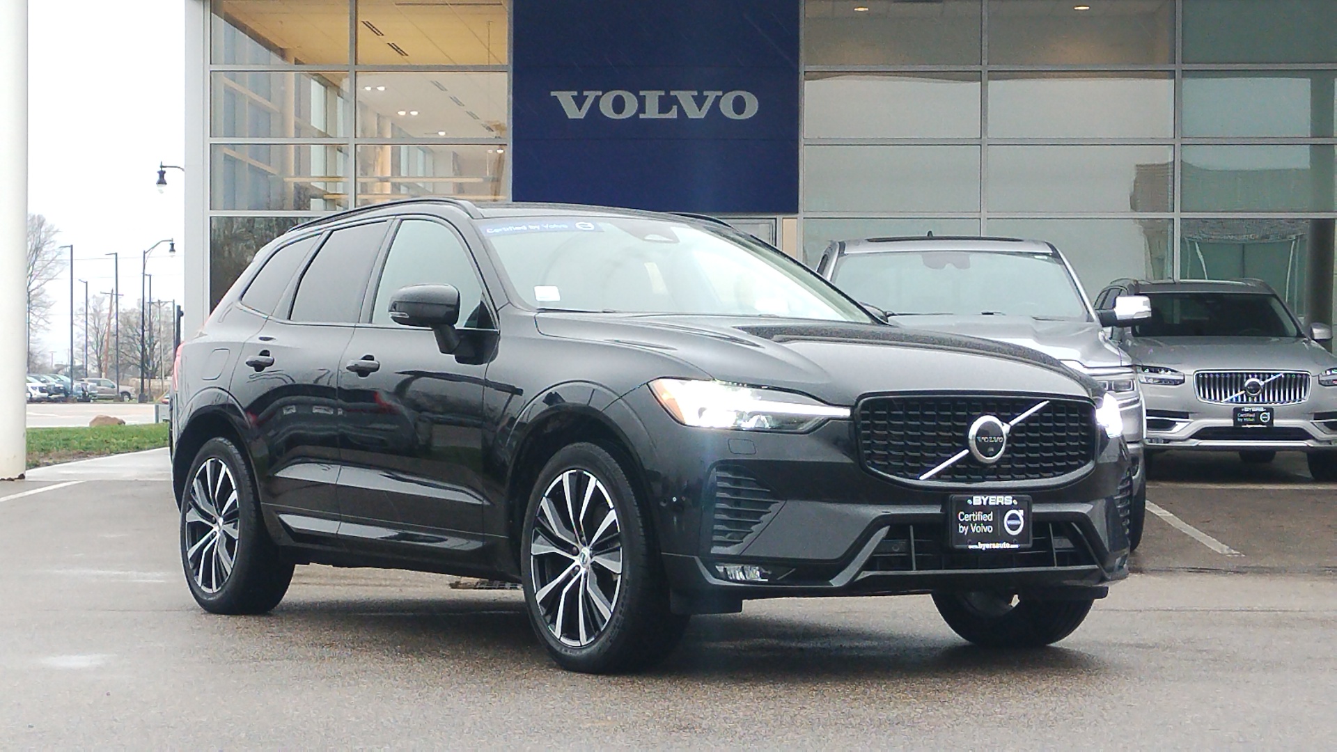 2024 Volvo XC60 B5 Plus Dark Theme 1