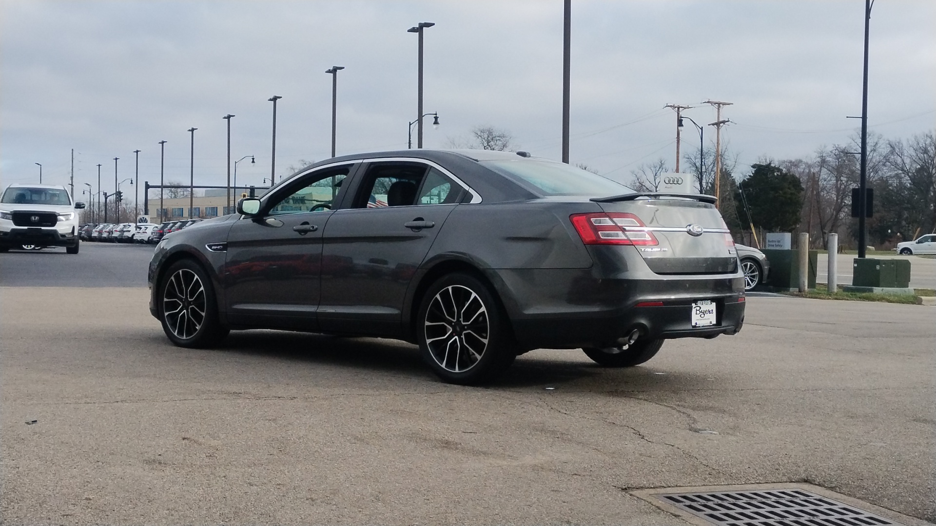 2017 Ford Taurus SHO 4