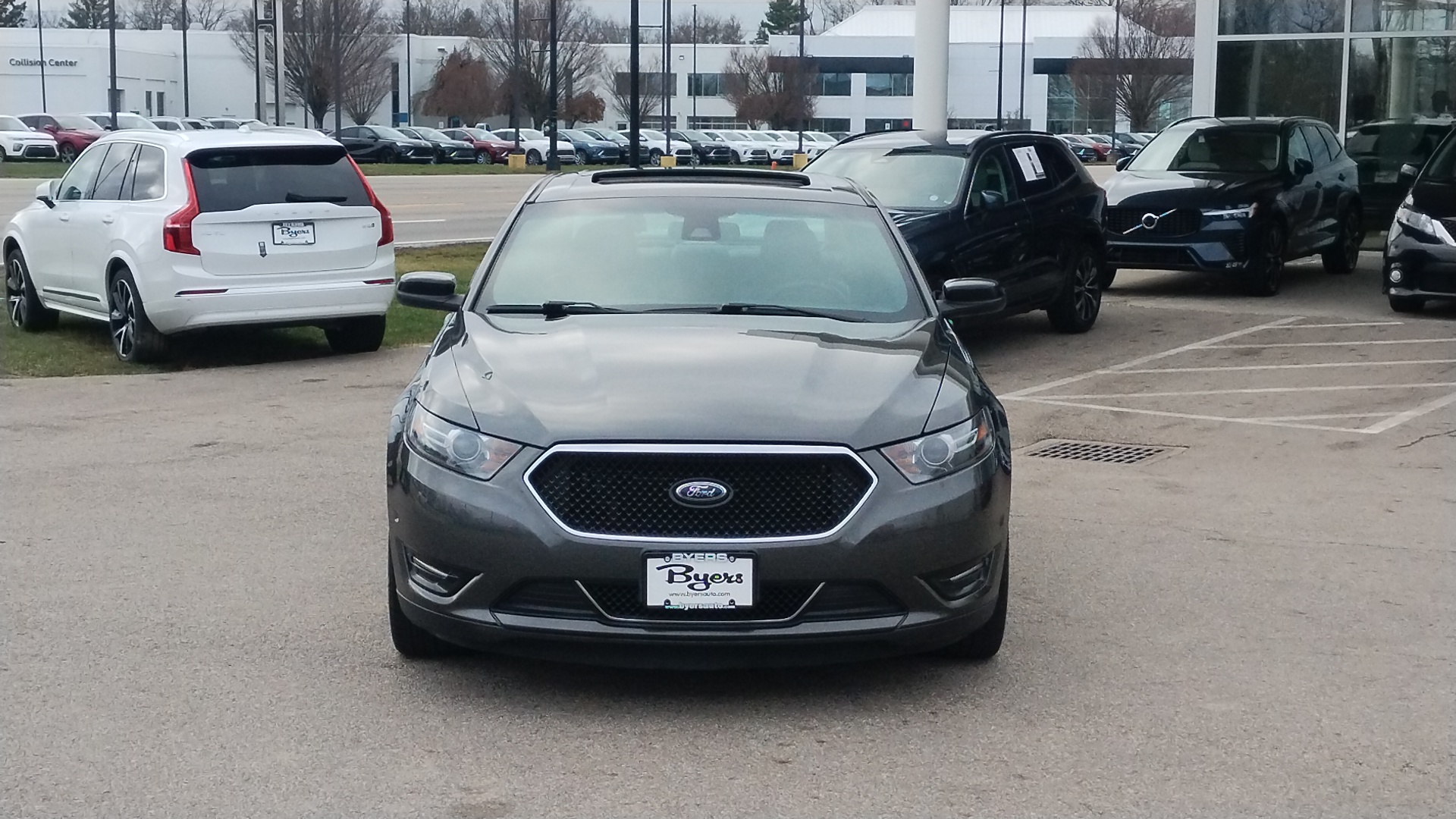 2017 Ford Taurus SHO 32