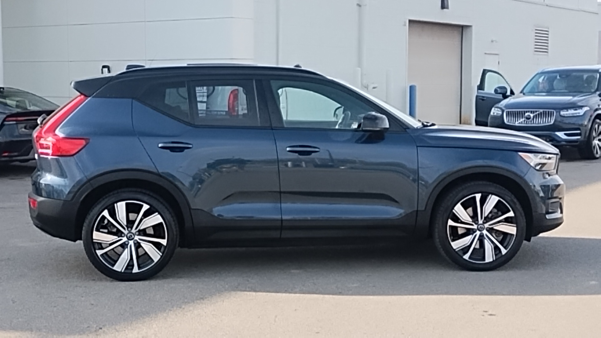 2022 Volvo XC40 Recharge Pure Electric P8 Ultimate 2