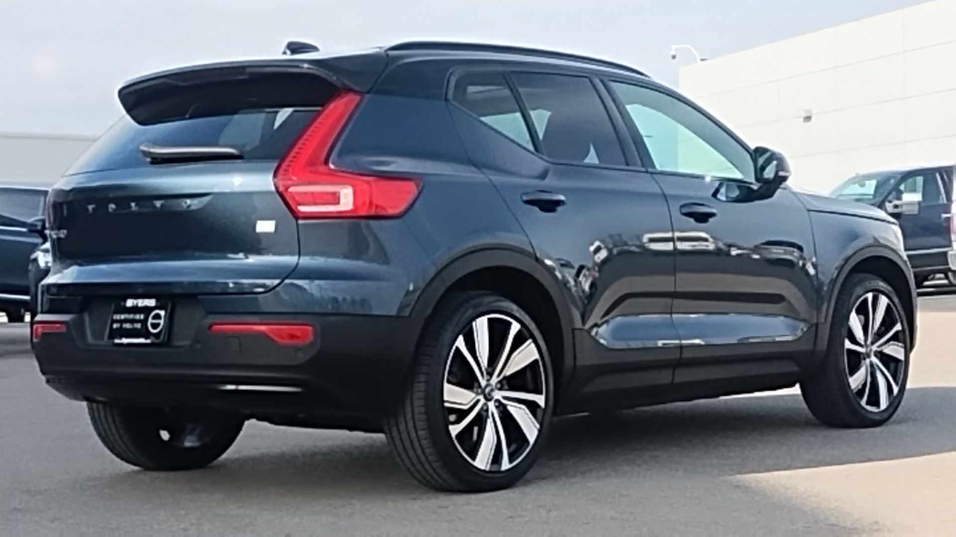 2022 Volvo XC40 Recharge Pure Electric P8 Ultimate 3