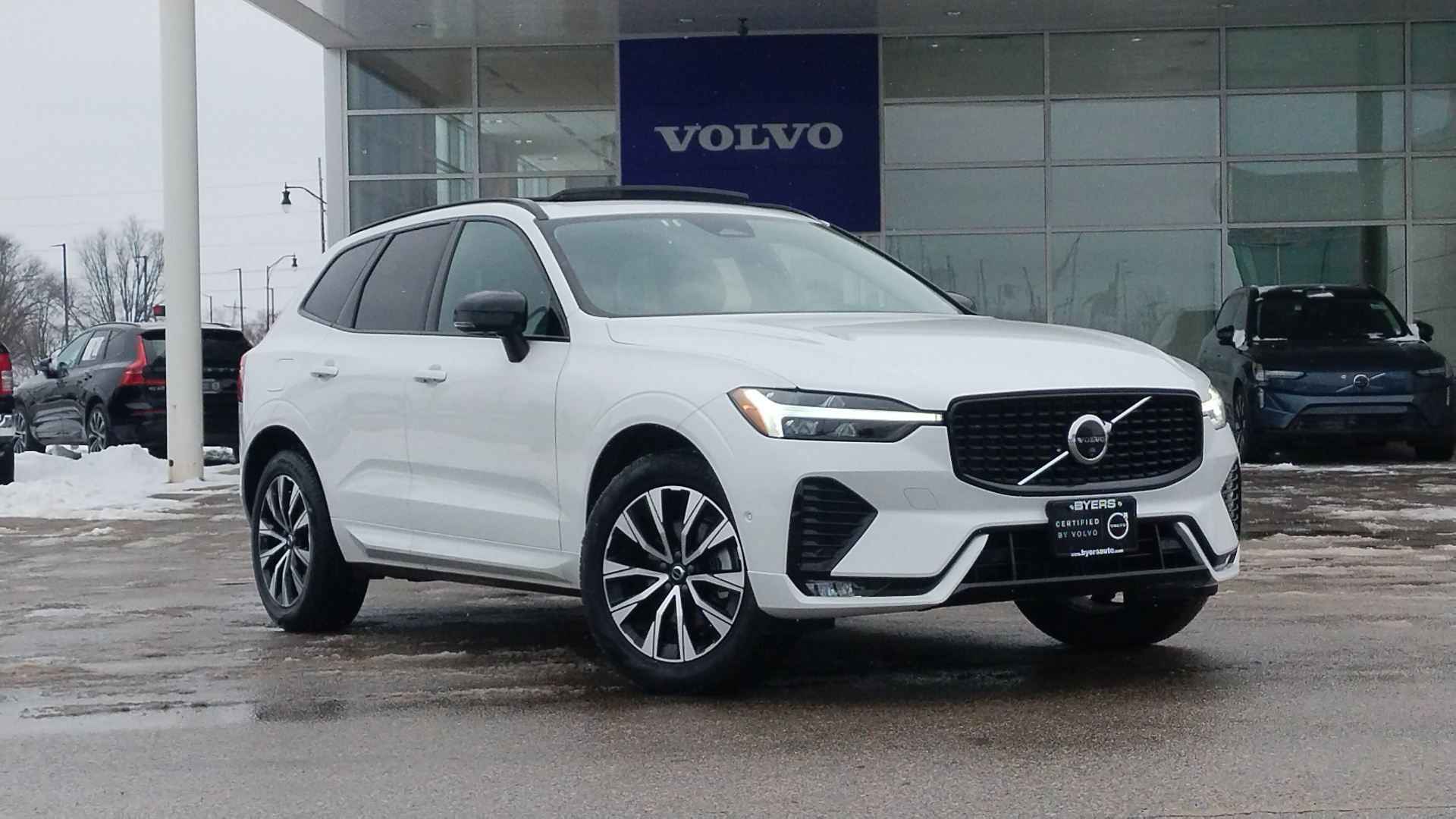 2024 Volvo XC60 B5 Plus Dark Theme 1