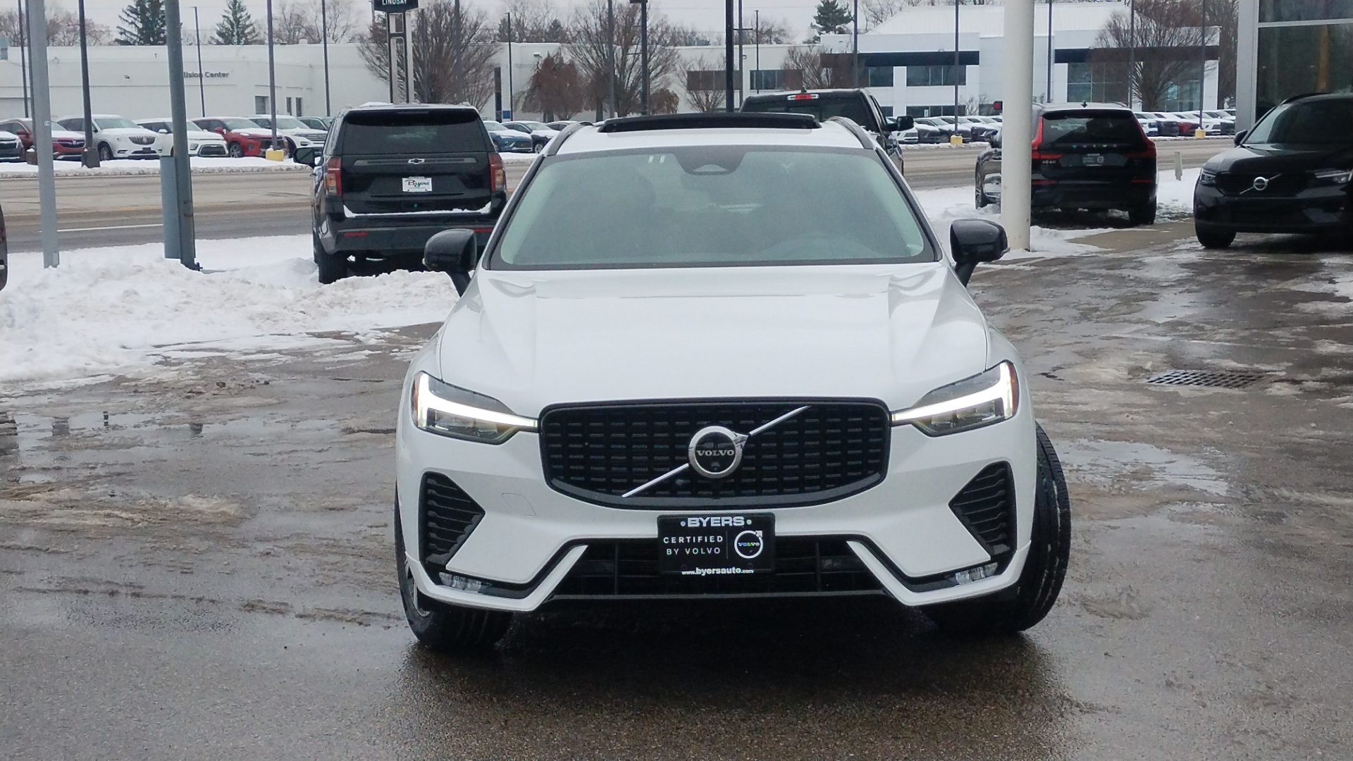 2024 Volvo XC60 B5 Plus Dark Theme 35