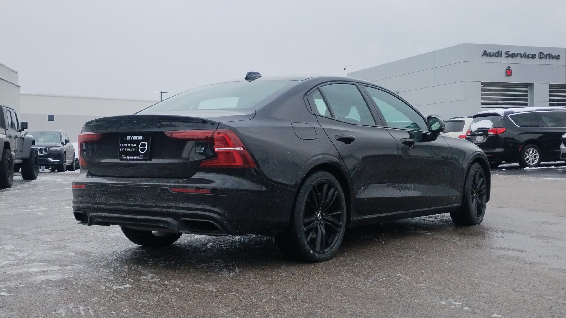 2022 Volvo S60 Recharge Plug-In Hybrid T8 Black Edition R-Design Extended Range 3