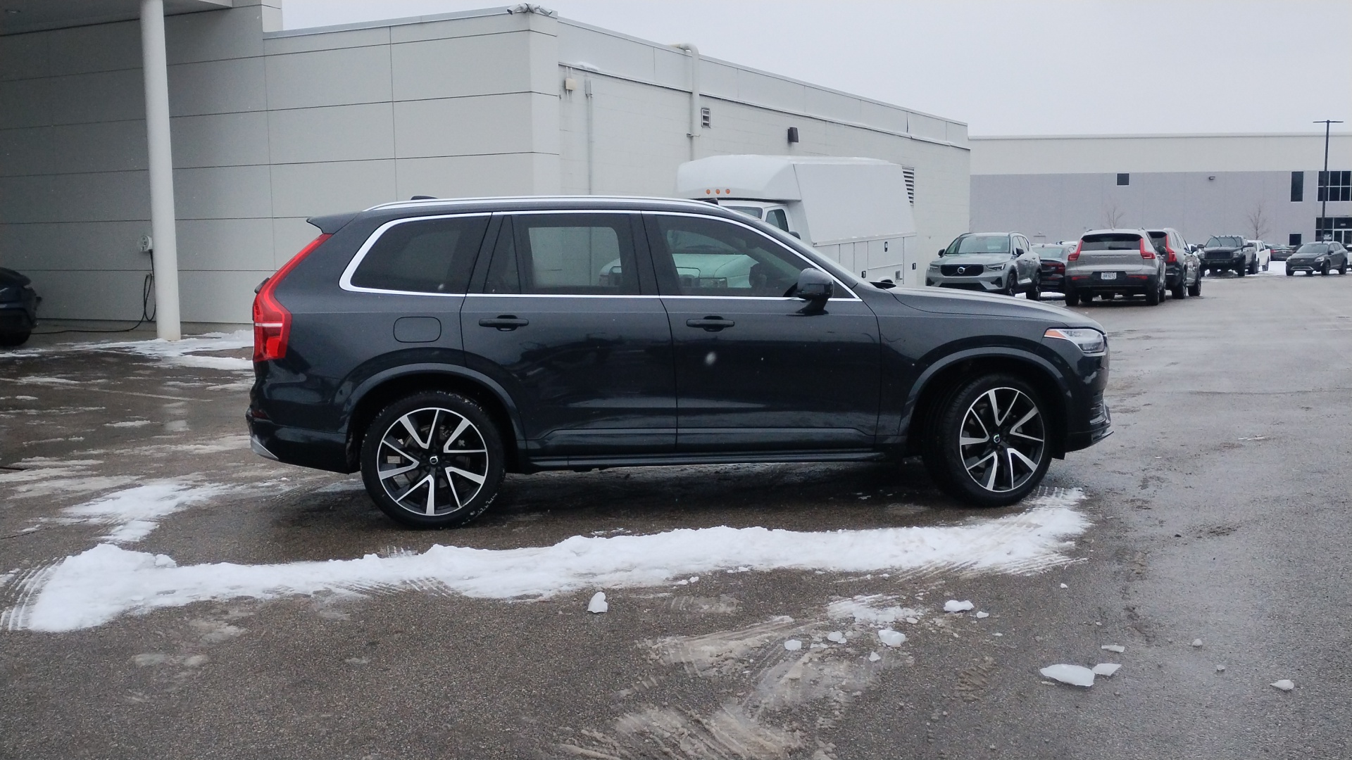 2022 Volvo XC90 T6 Momentum 2