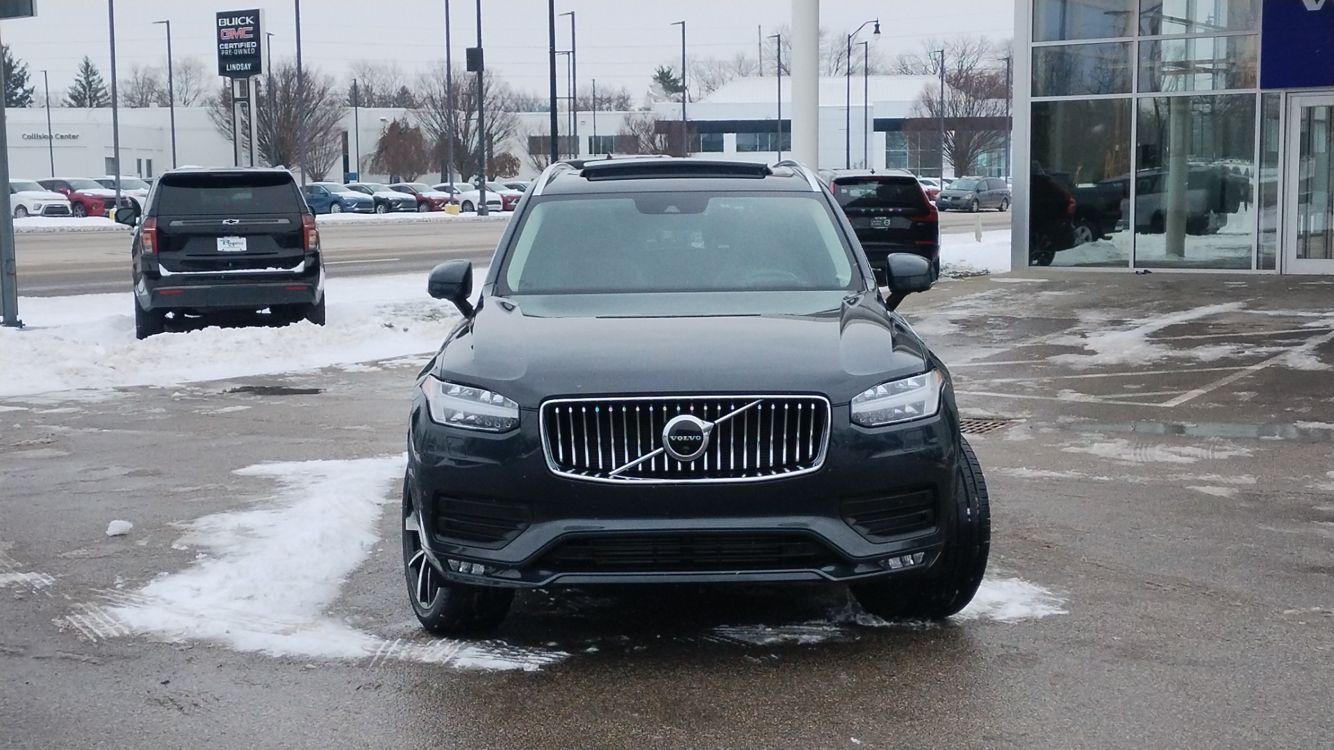 2022 Volvo XC90 T6 Momentum 35