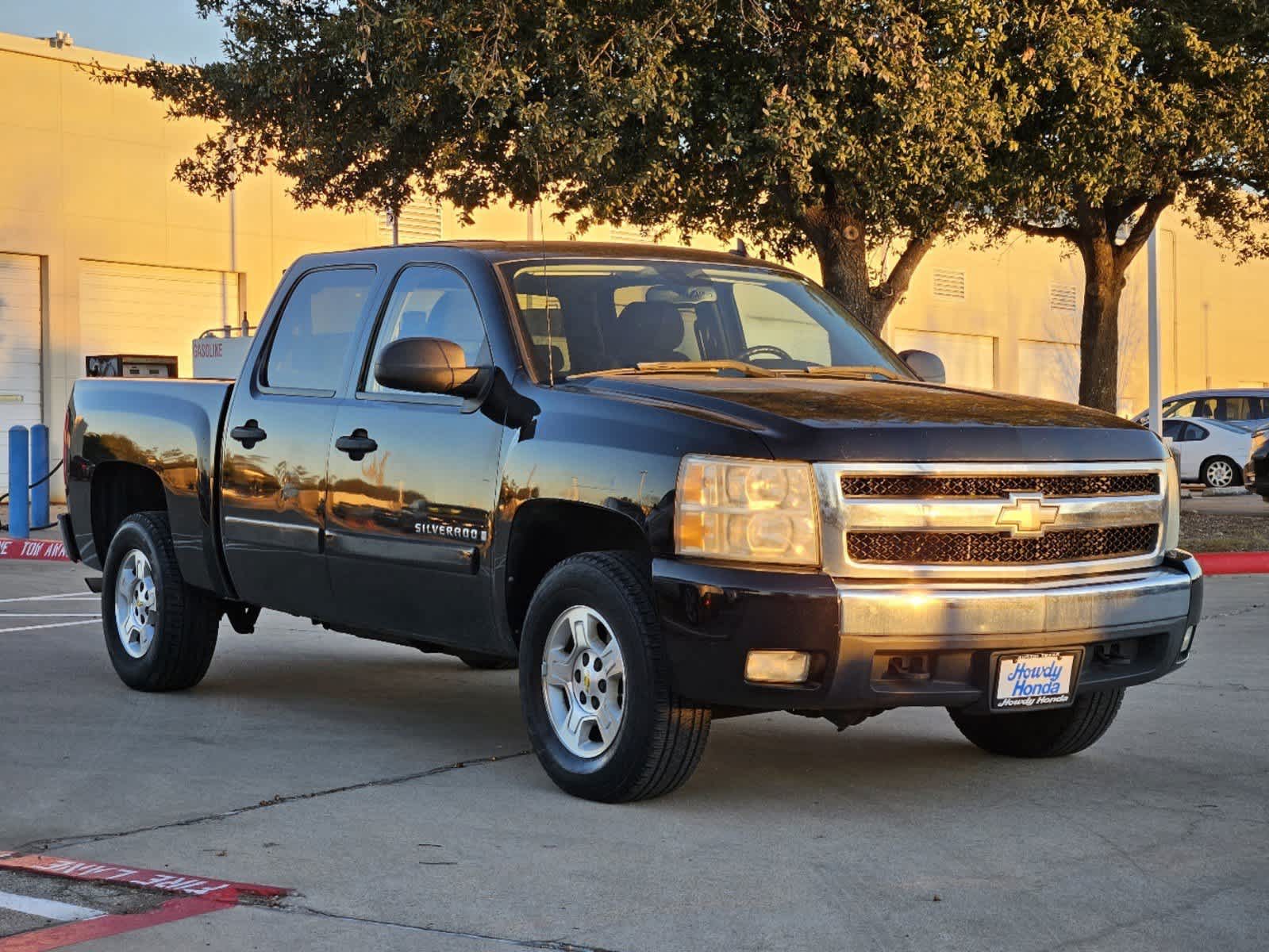 2008 Chevrolet Silverado 1500 LT w/2LT 2WD Crew Cab 143.5 4