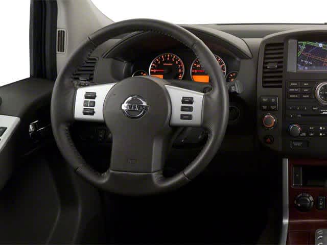 2010 Nissan Pathfinder SE 9