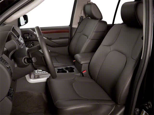 2010 Nissan Pathfinder SE 11