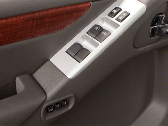 2010 Nissan Pathfinder SE 22