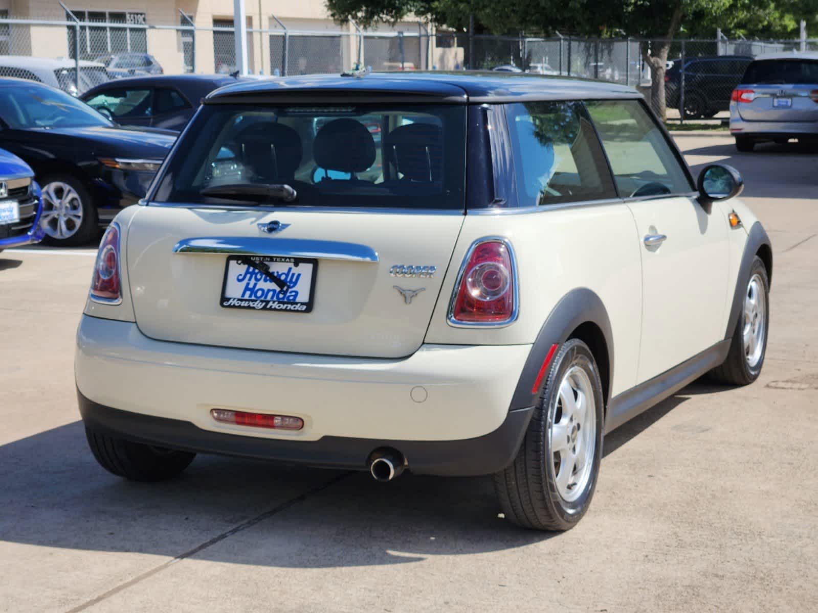 2011 MINI Cooper Hardtop BASE 8