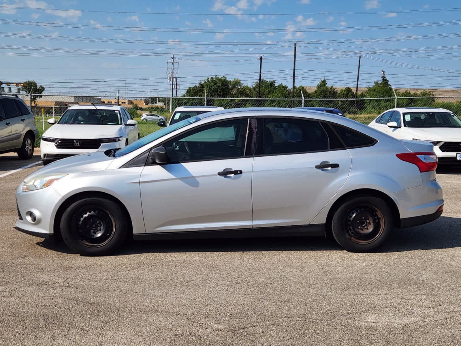 2012 Ford Focus S 6