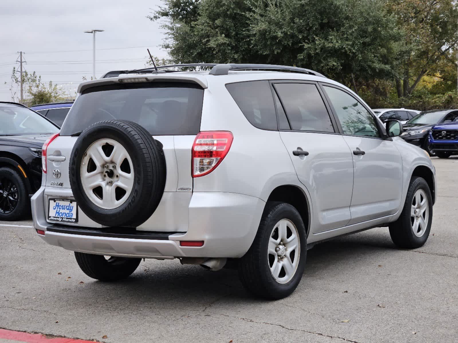 2012 Toyota RAV4 BASE 8