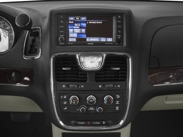 2016 Chrysler Town & Country Touring 10