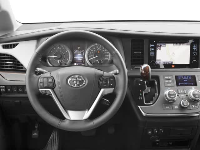 2016 Toyota Sienna XLE 10