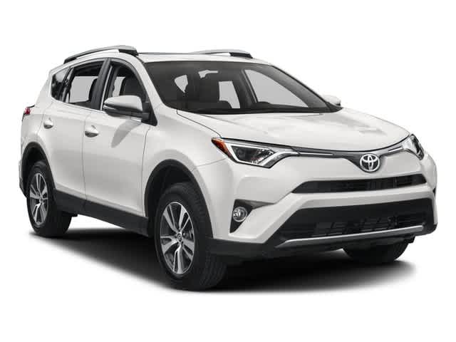 2017 Toyota RAV4 XLE 9