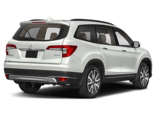 2022 Honda Pilot Touring 7-Passenger 2