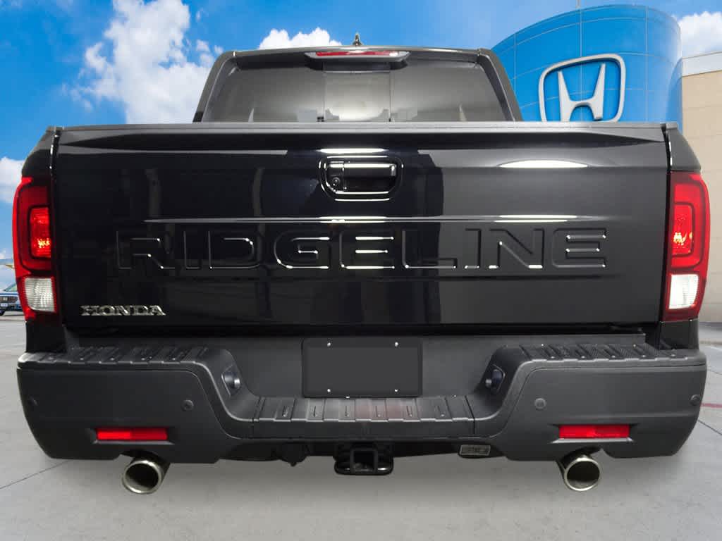 2025 Honda Ridgeline Black Edition AWD 4