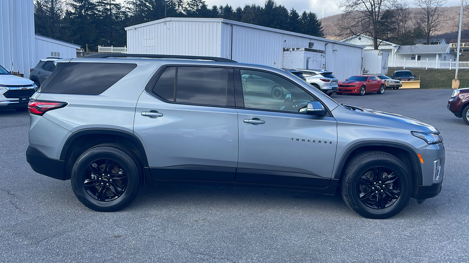 2023 Chevrolet Traverse LT Cloth 2