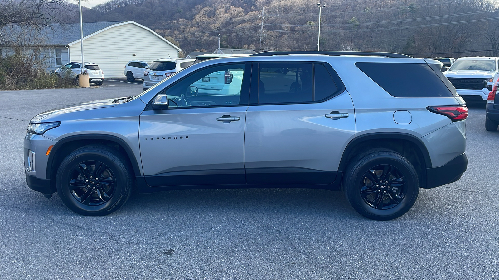 2023 Chevrolet Traverse LT Cloth 6