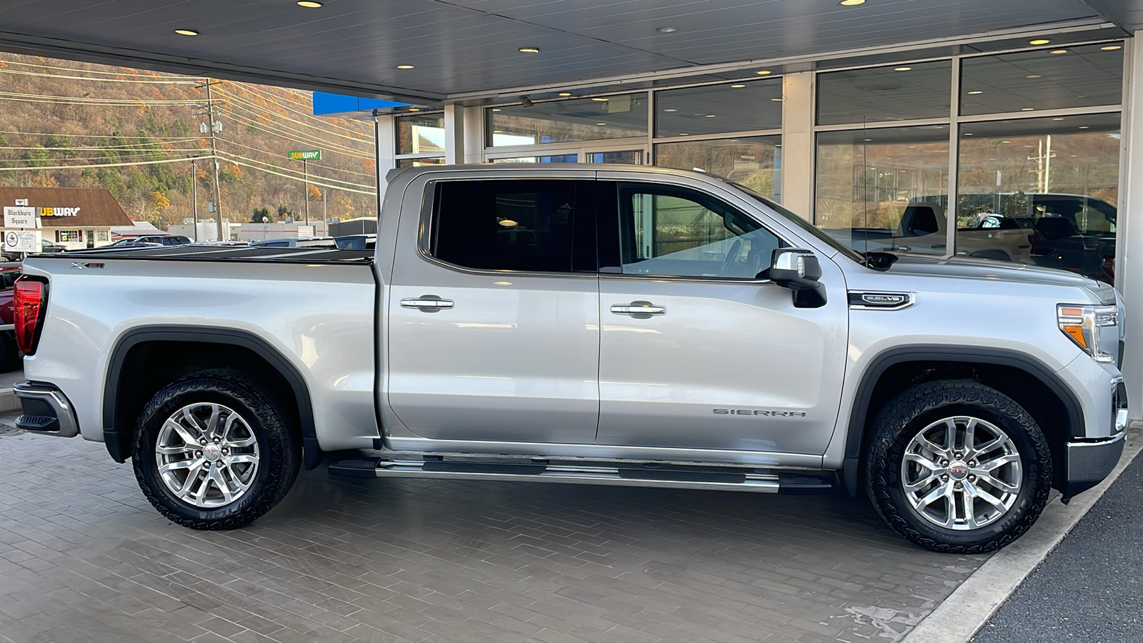 2021 GMC Sierra 1500 SLT 2