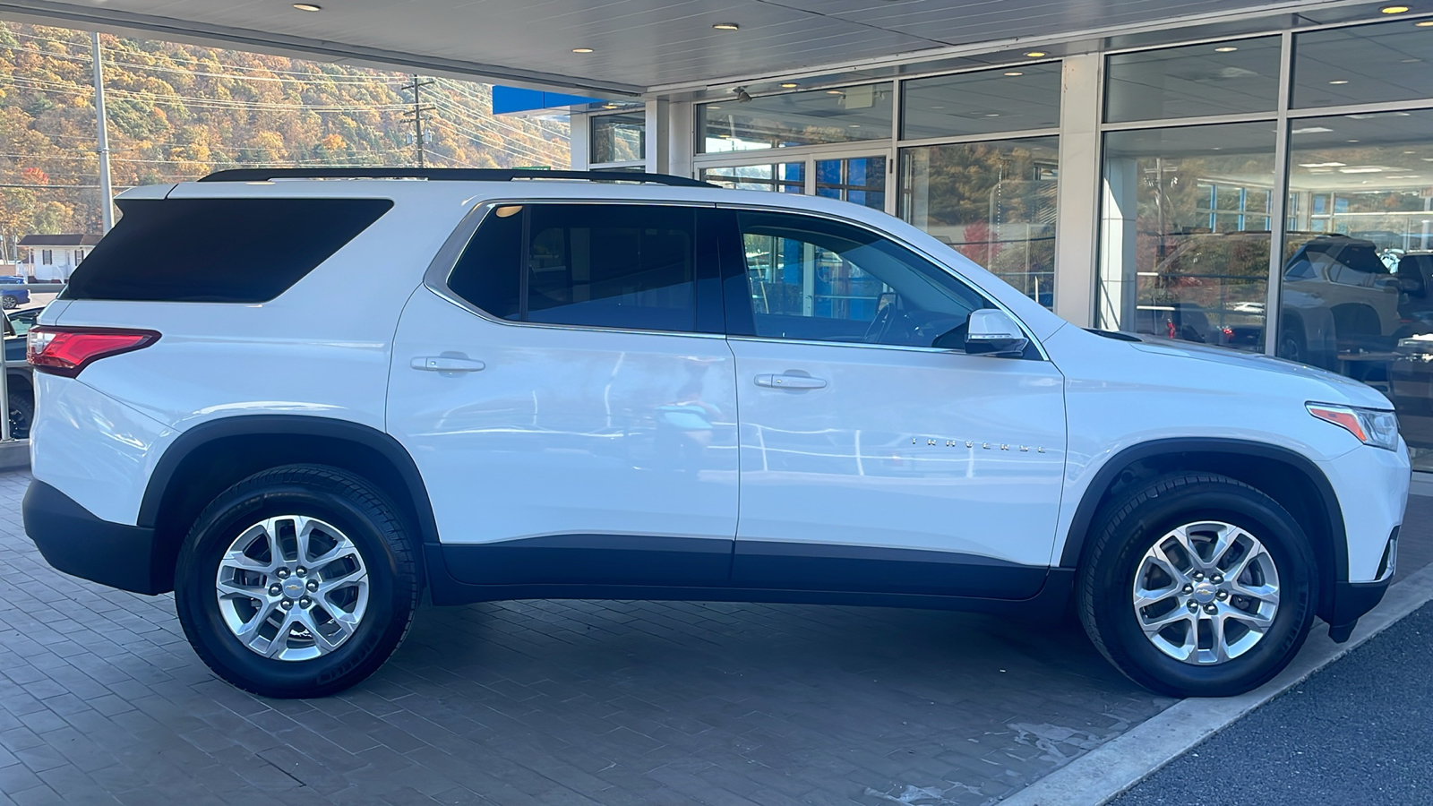 2020 Chevrolet Traverse LT Leather 2