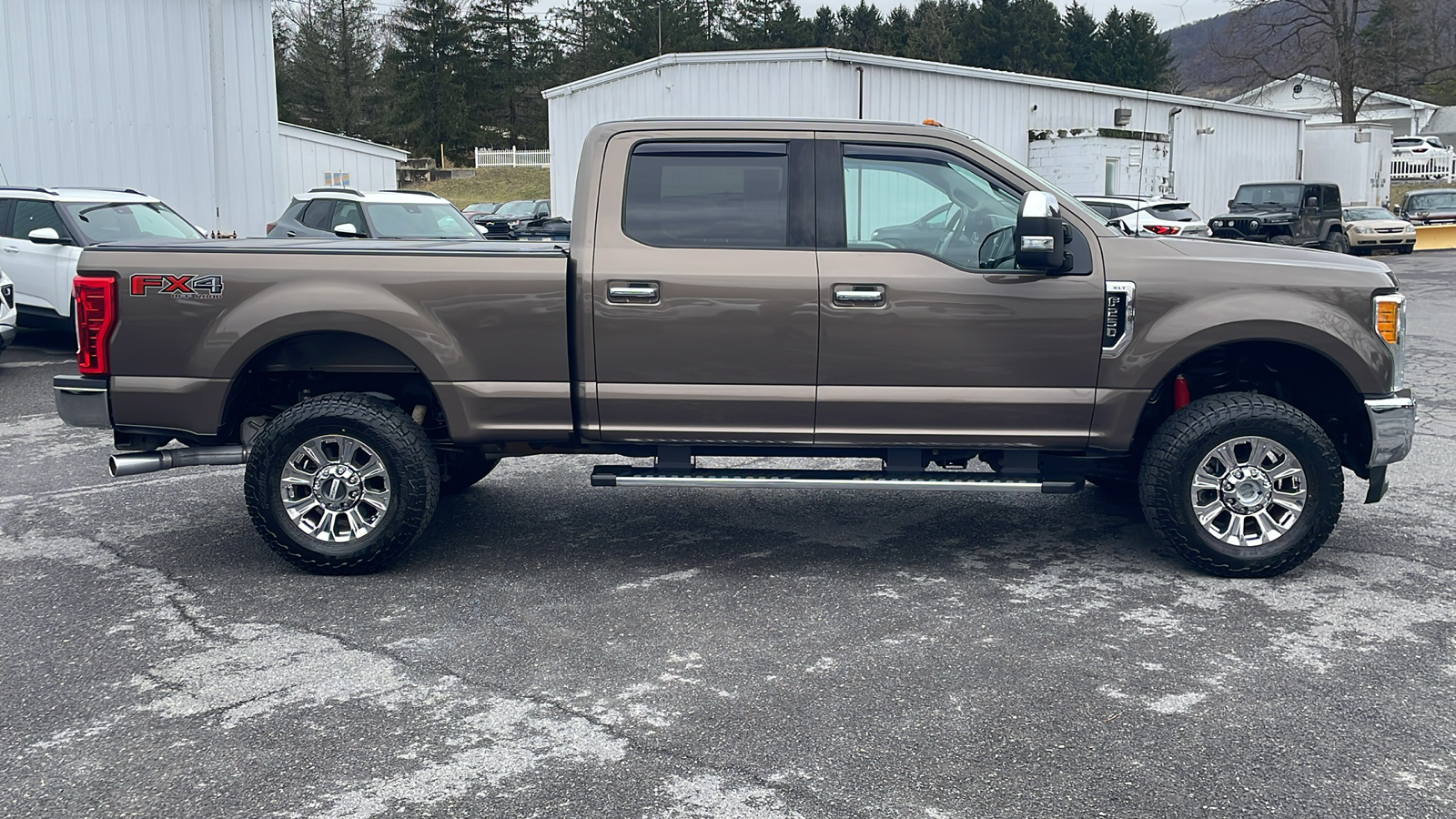 2017 Ford Super Duty F-250 SRW Lariat 2