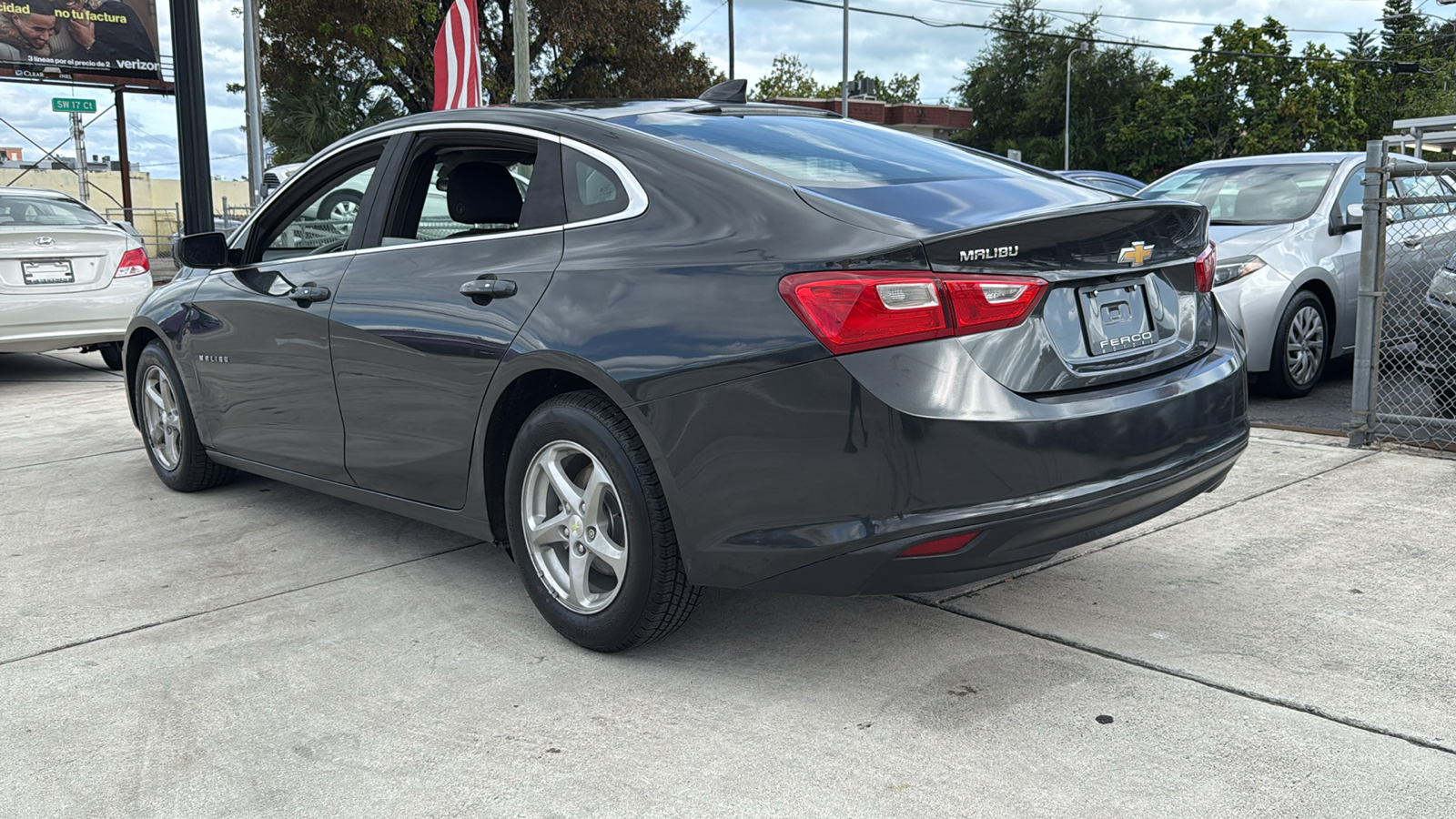 2017 Chevrolet Malibu  4