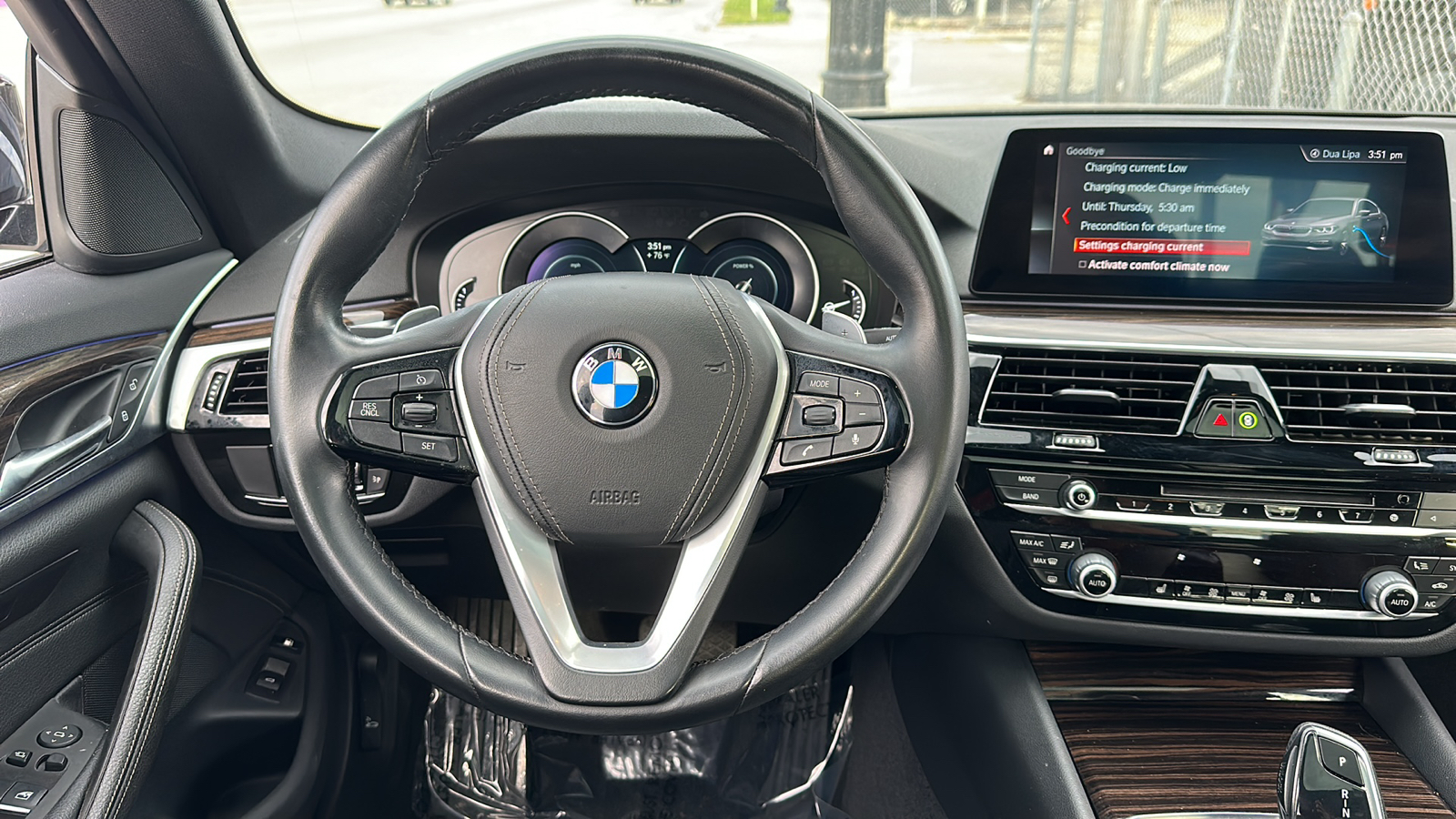 2019 BMW 530e  23