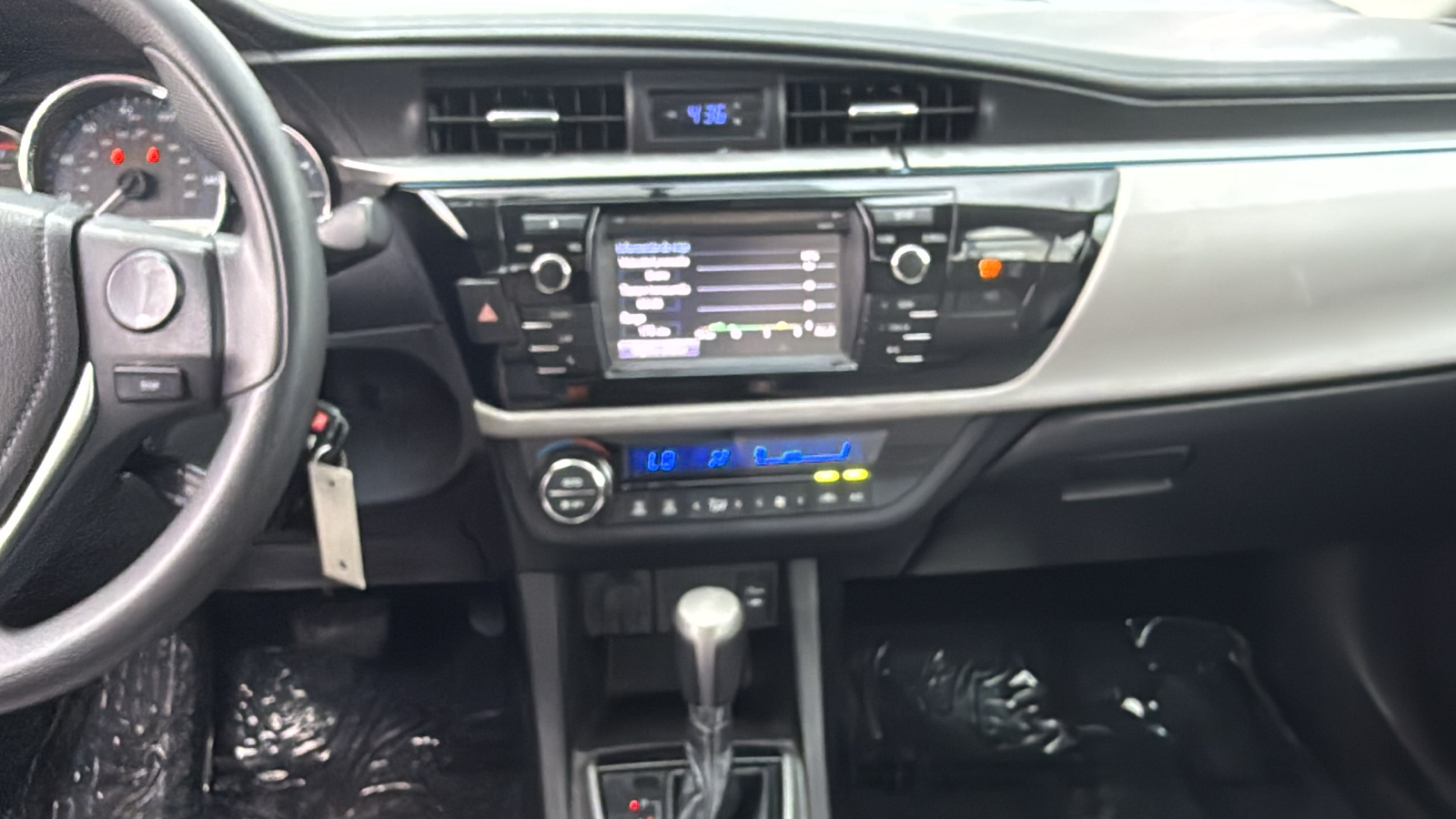 2014 Toyota Corolla LE 21