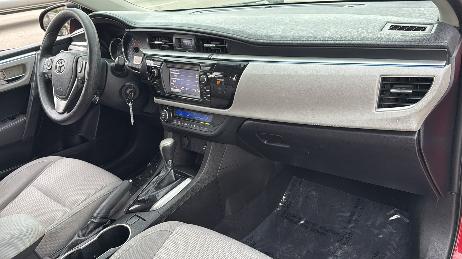 2014 Toyota Corolla LE 29