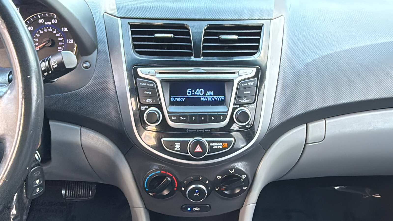 2015 Hyundai Accent Sport 28