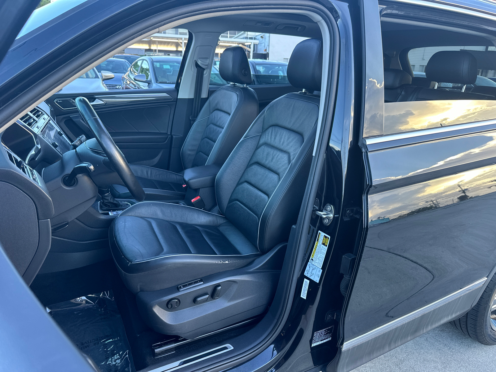 2018 Volkswagen Tiguan 2.0T SEL Premium 15