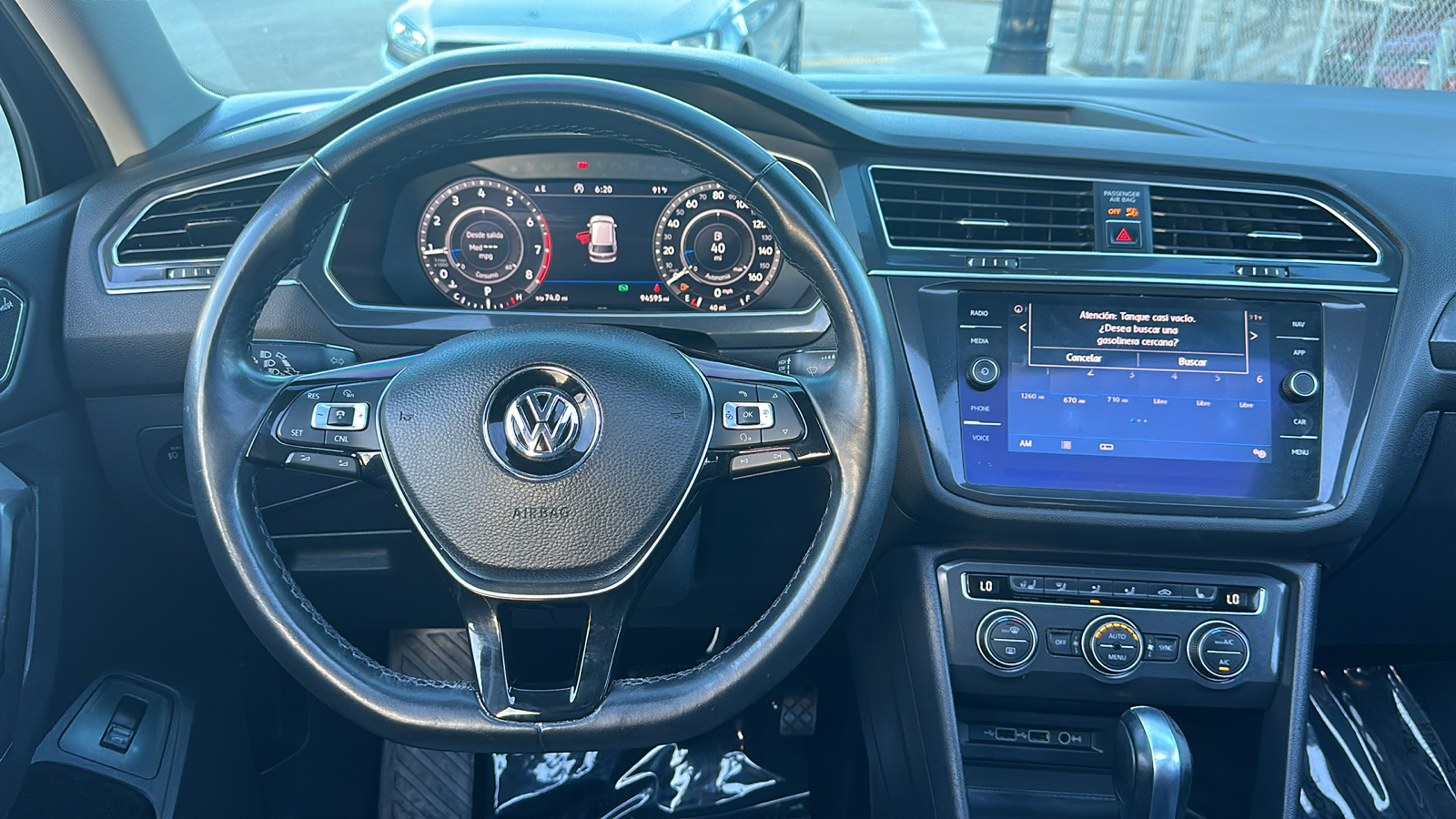 2018 Volkswagen Tiguan 2.0T SEL Premium 23
