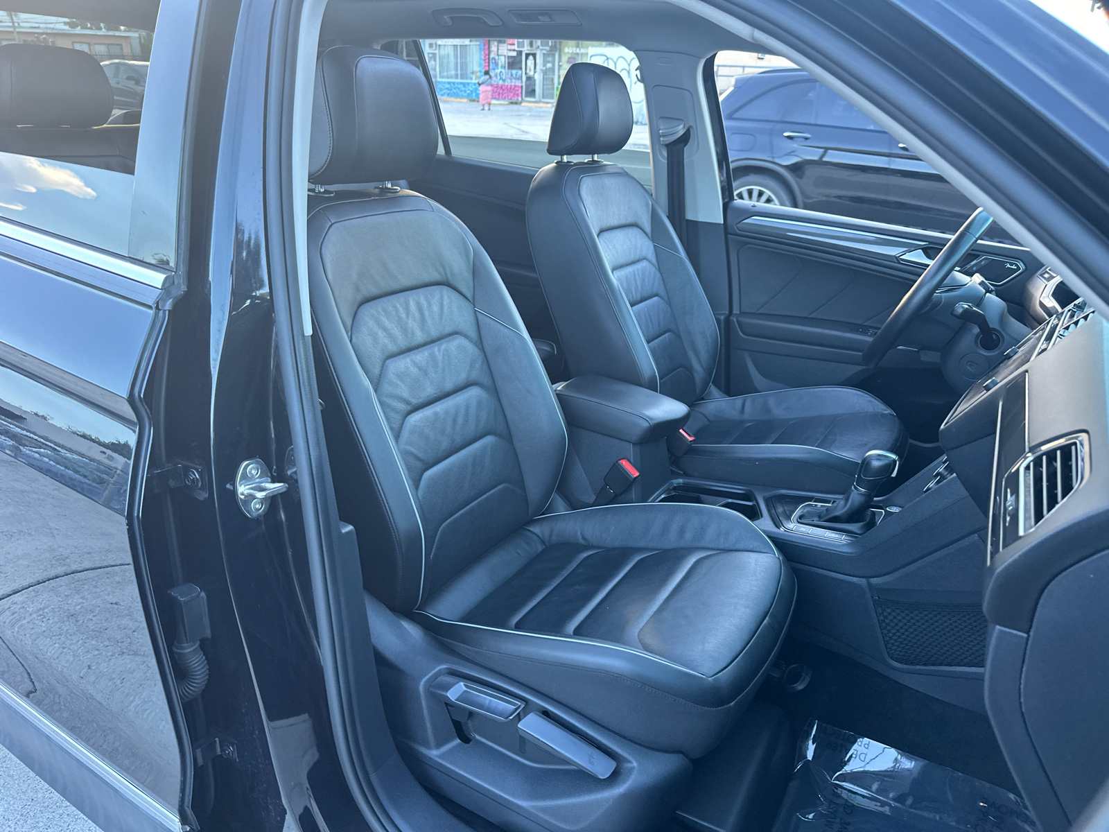 2018 Volkswagen Tiguan 2.0T SEL Premium 34
