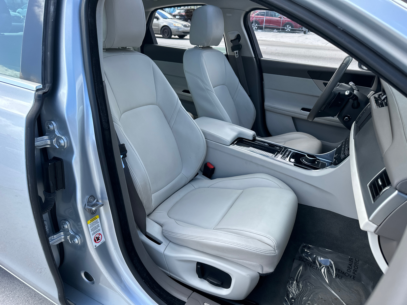 2018 Jaguar XF 30t Premium 34