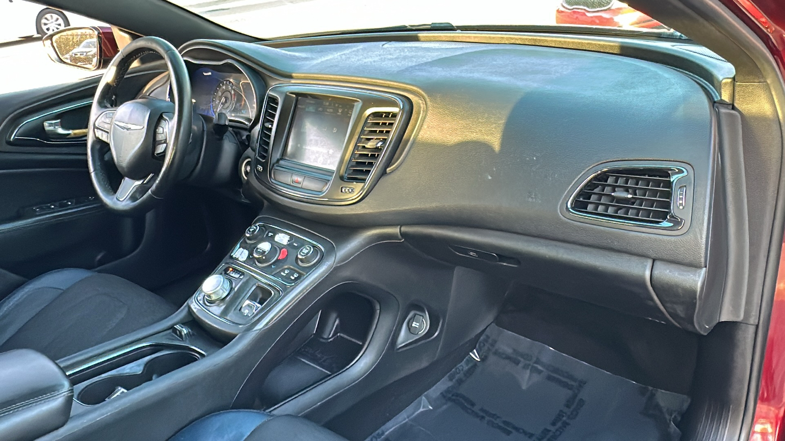 2016 Chrysler 200 S 33