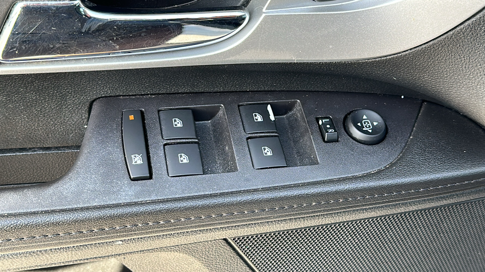 2017 Chevrolet Equinox LS 12