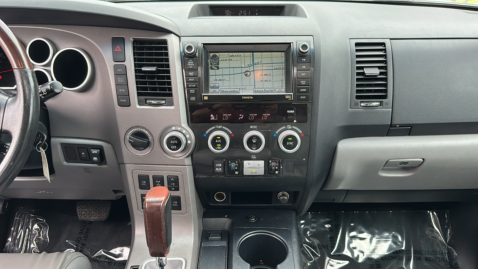 2012 Toyota Sequoia Platinum 28