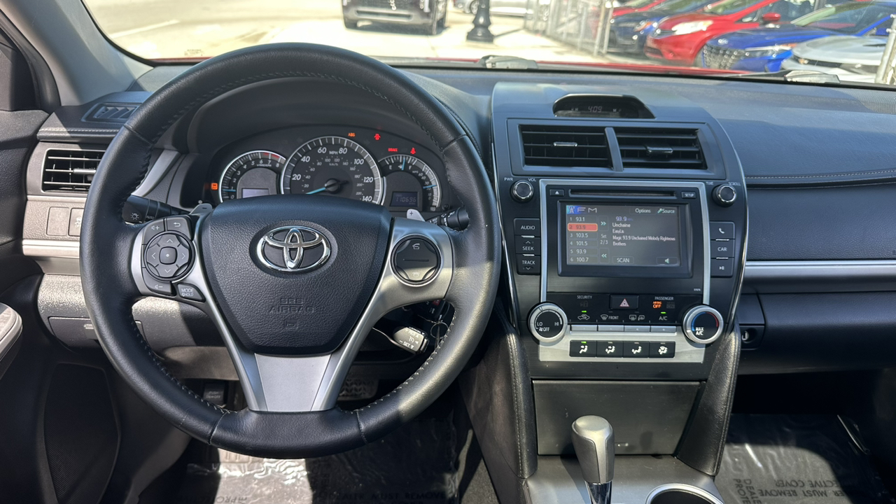 2013 Toyota Camry SE 21