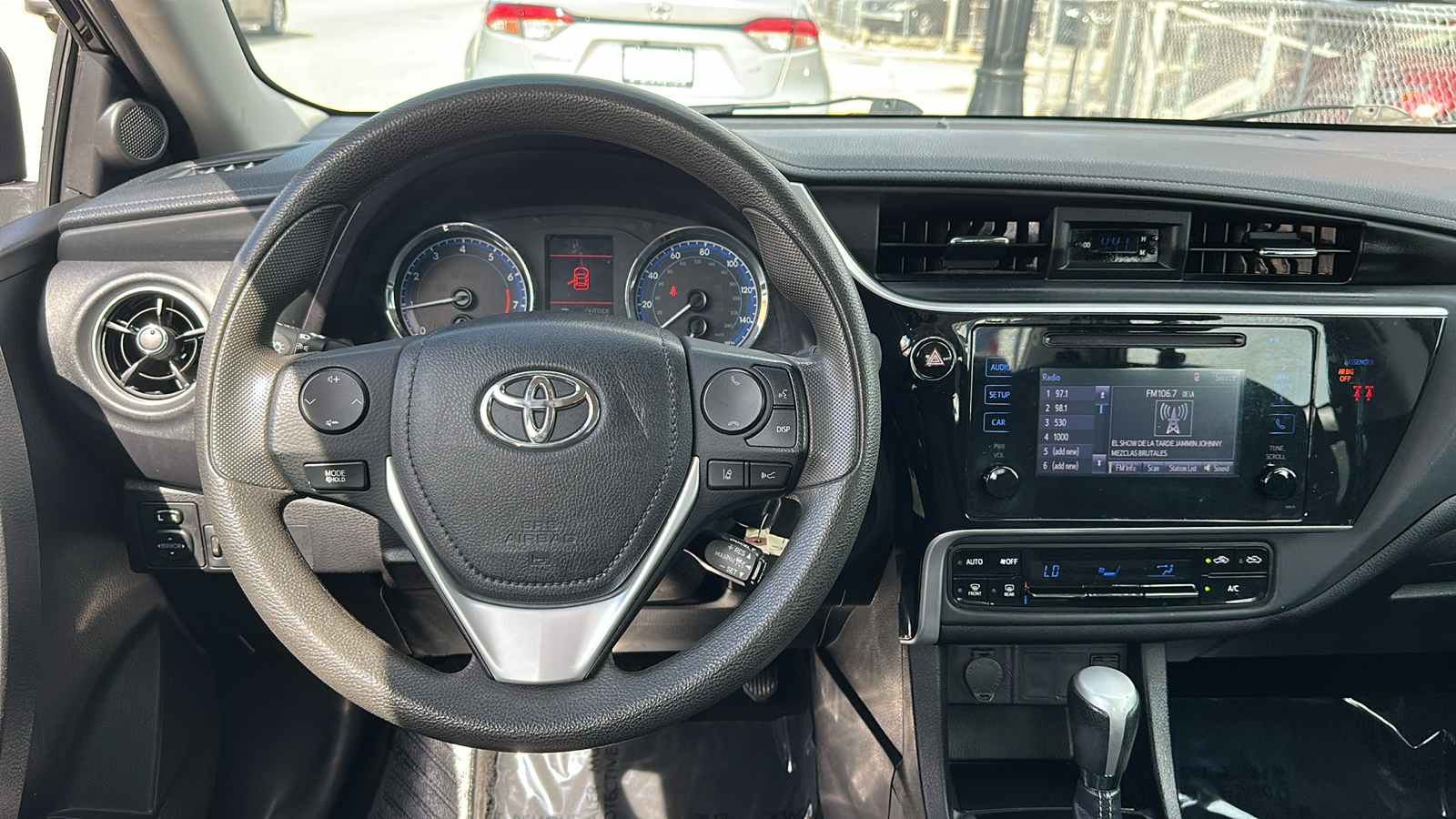 2018 Toyota Corolla LE 21