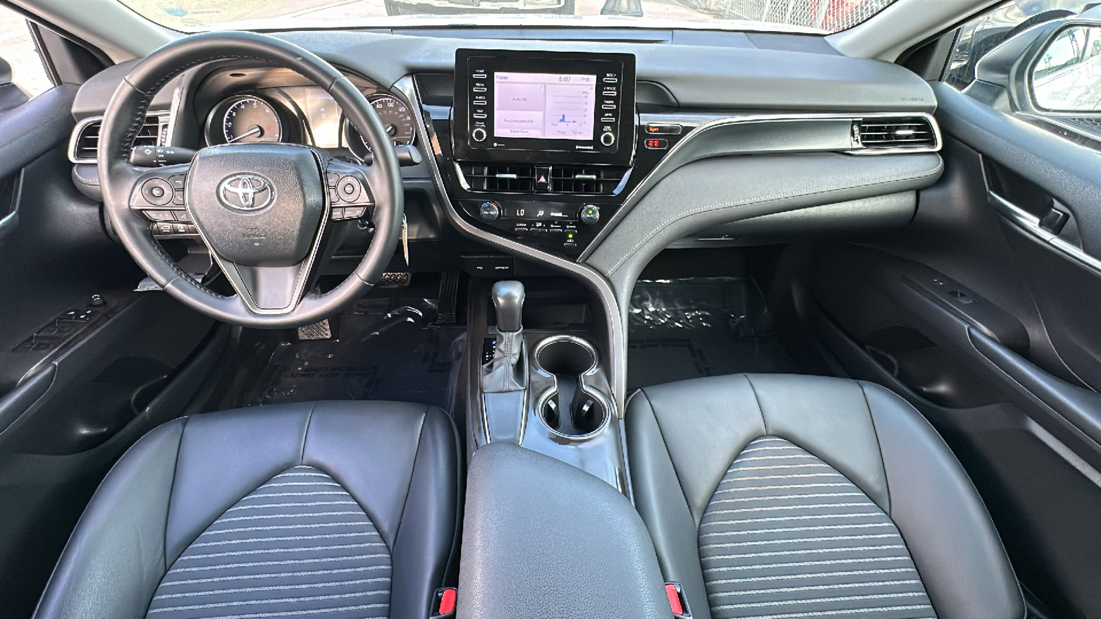 2021 Toyota Camry SE 18