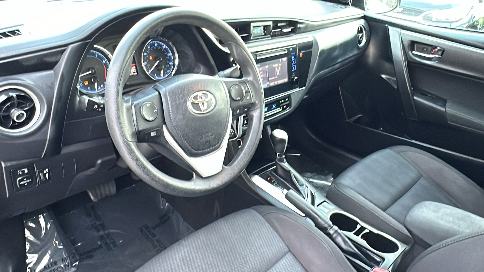 2018 Toyota Corolla LE 16