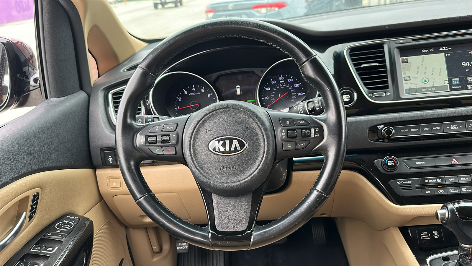 2015 Kia Sedona SX 23