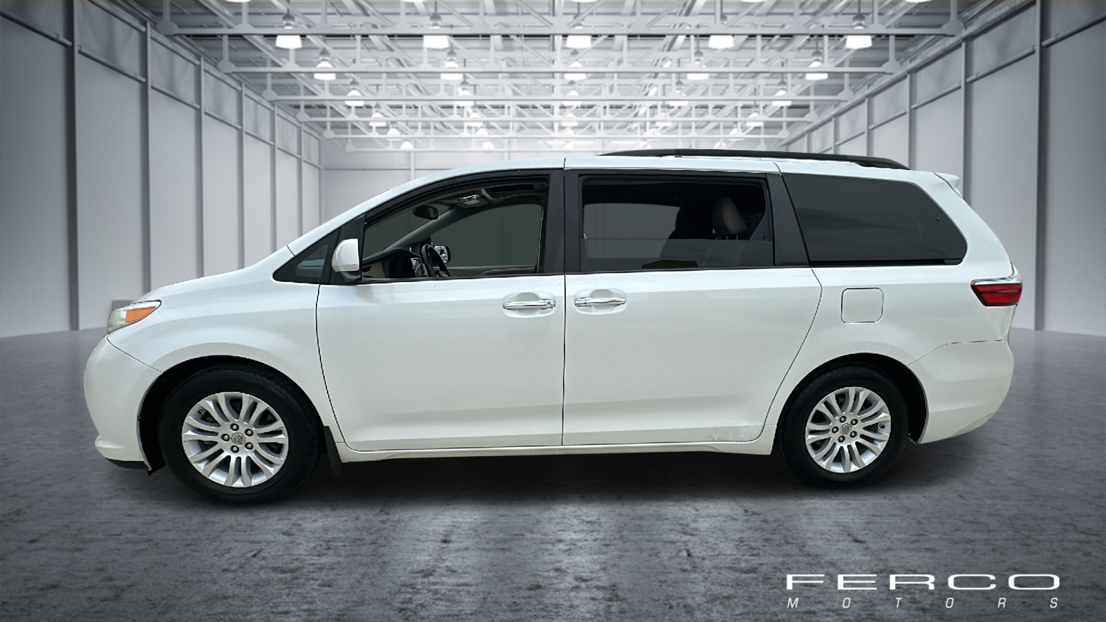 2015 Toyota Sienna XLE 2