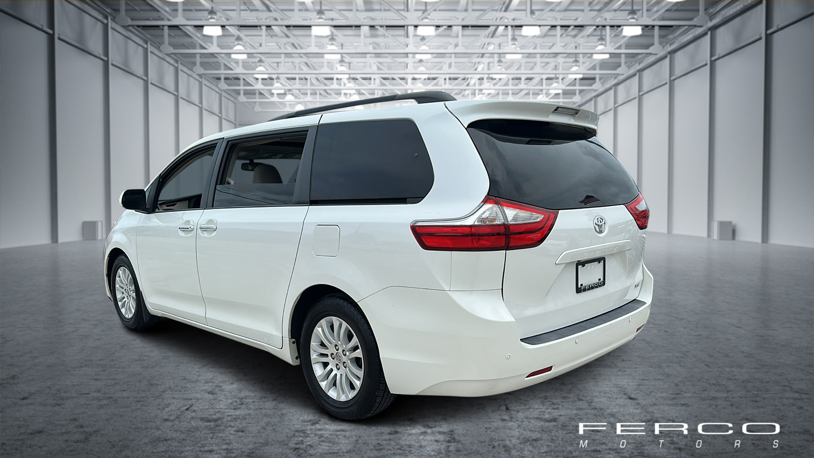 2015 Toyota Sienna XLE 3