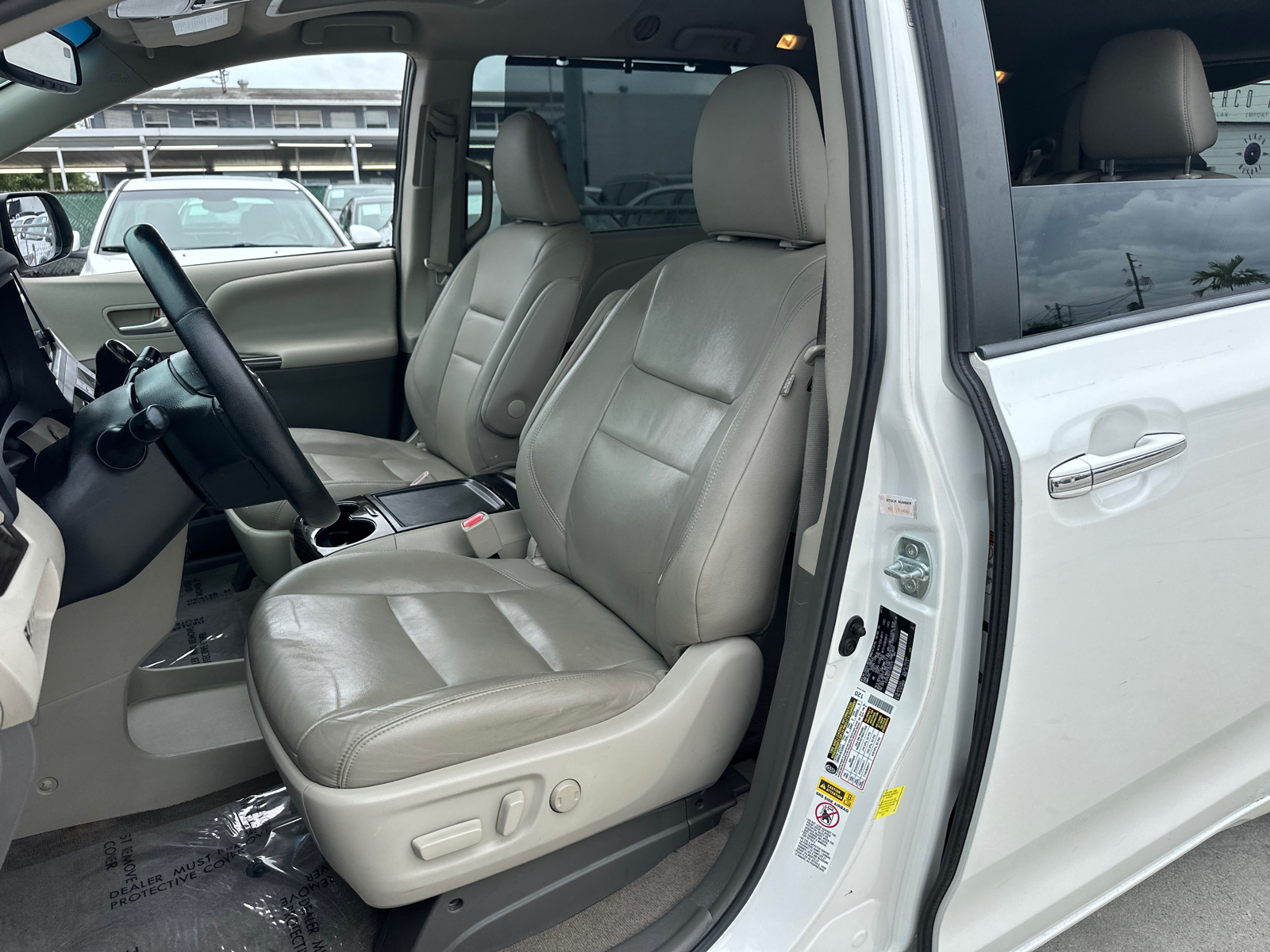 2015 Toyota Sienna XLE 13