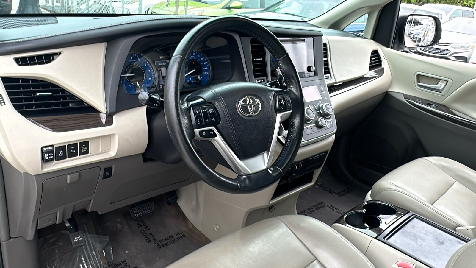 2015 Toyota Sienna XLE 15